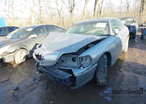 2006 Lincoln Town Car Signature Limited from USA, damaged, VIN 1LNHM82V46Y649756